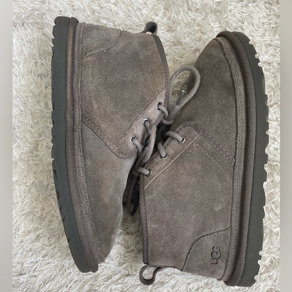 UGG Men\'s Gray Neumel Chukka Boots